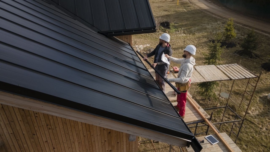 full-shot-roofers-working-with-helmets